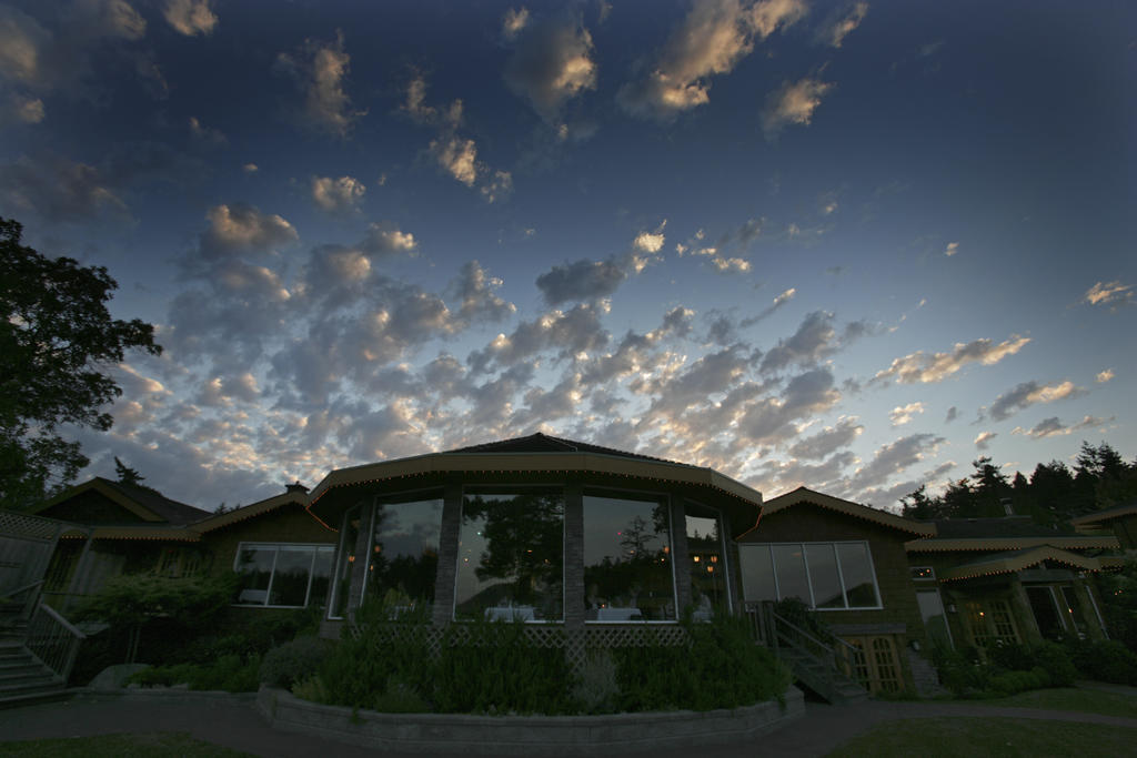 Galiano Oceanfront & Hotel