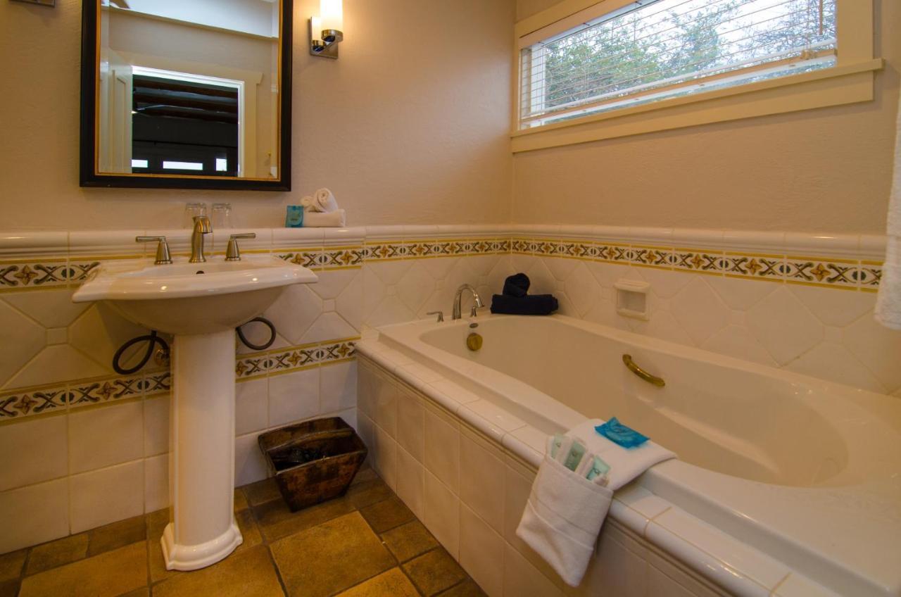 Galiano Oceanfront & Hotel Sturdies Bay